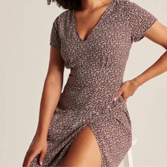 Abercrombie burgundy floral midi dress with side slit - Picture 2 of 9